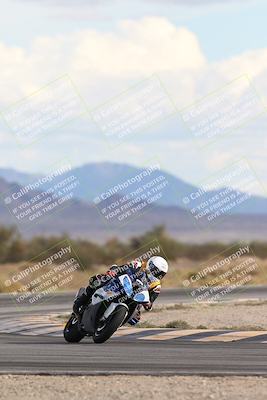 media/Nov-16-2025-Race Pace (Sun) [[8c5fa54630]]/Non Verified Riders (1st 20 Minutes)/5-Turn 15 (110pm)/